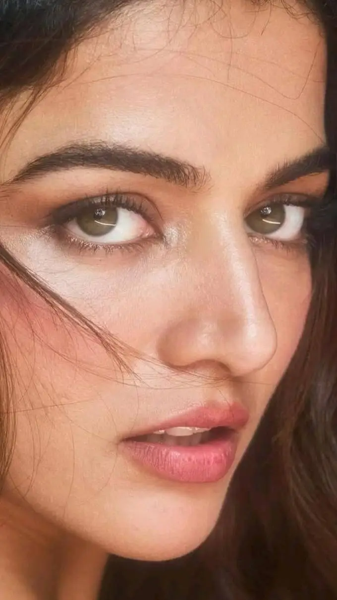 ai character: Wamiqa background