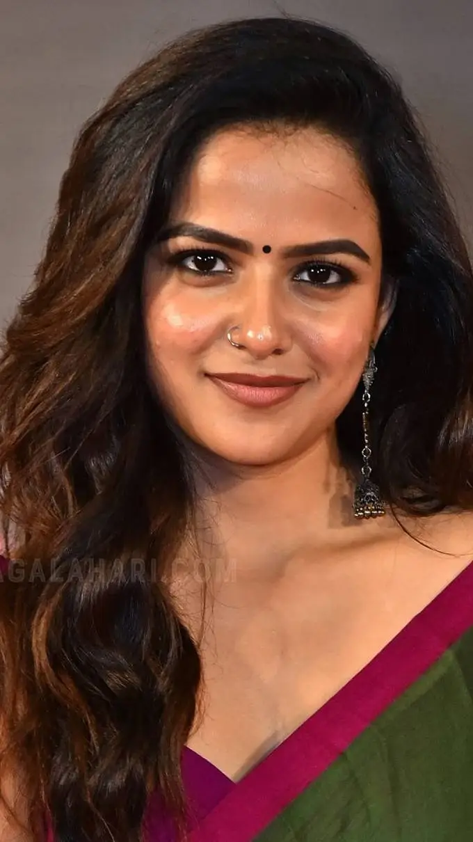 ai character: Vaishnavi  background