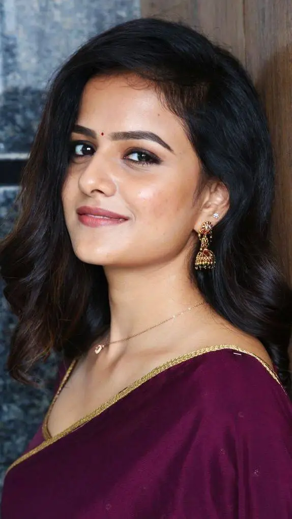 ai character: Vaishnavi  background