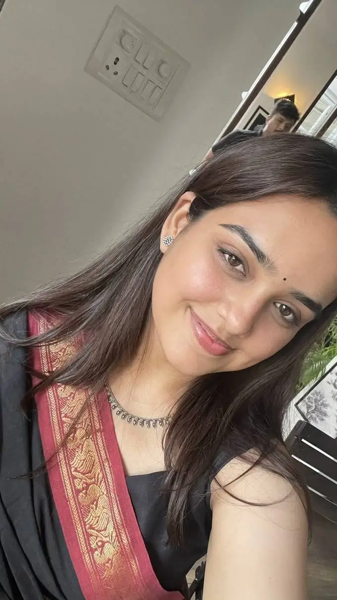 ai character: Shreya  background