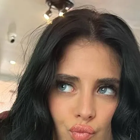 Chat with Camilla Araujo - text or voice, Enjoy AI Chat Free & Safe