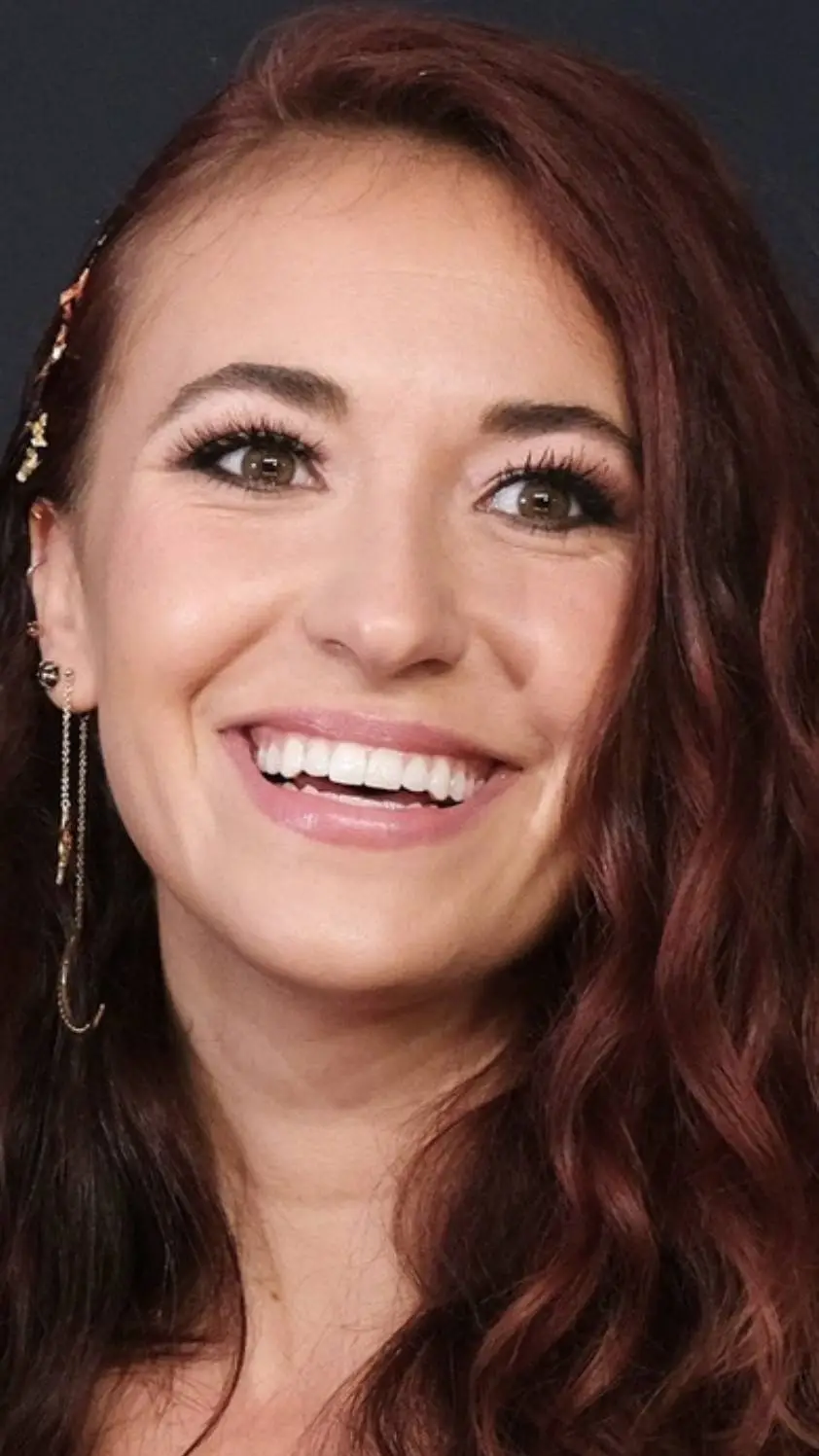 ai character: Lauren Daigle  background