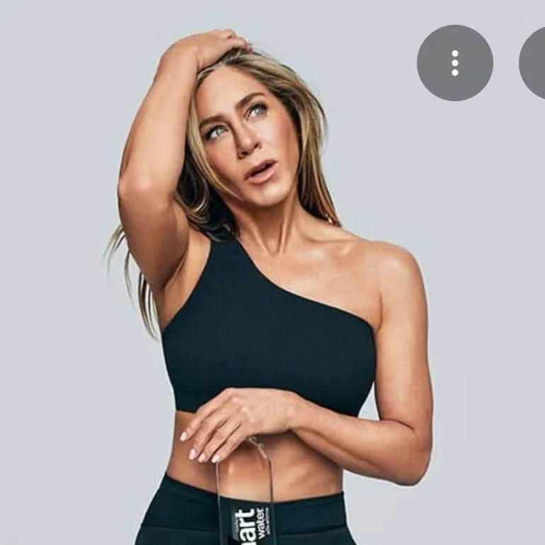 chat with ai character: Jennifer Aniston 