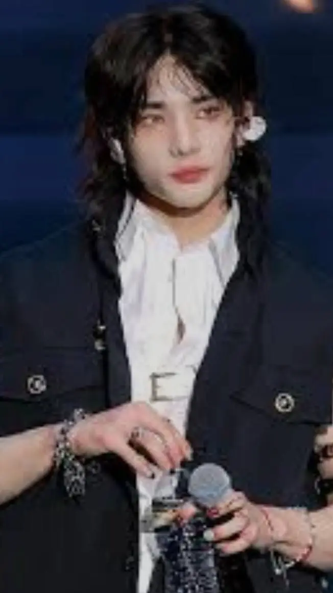 ai character: Hyunjin background
