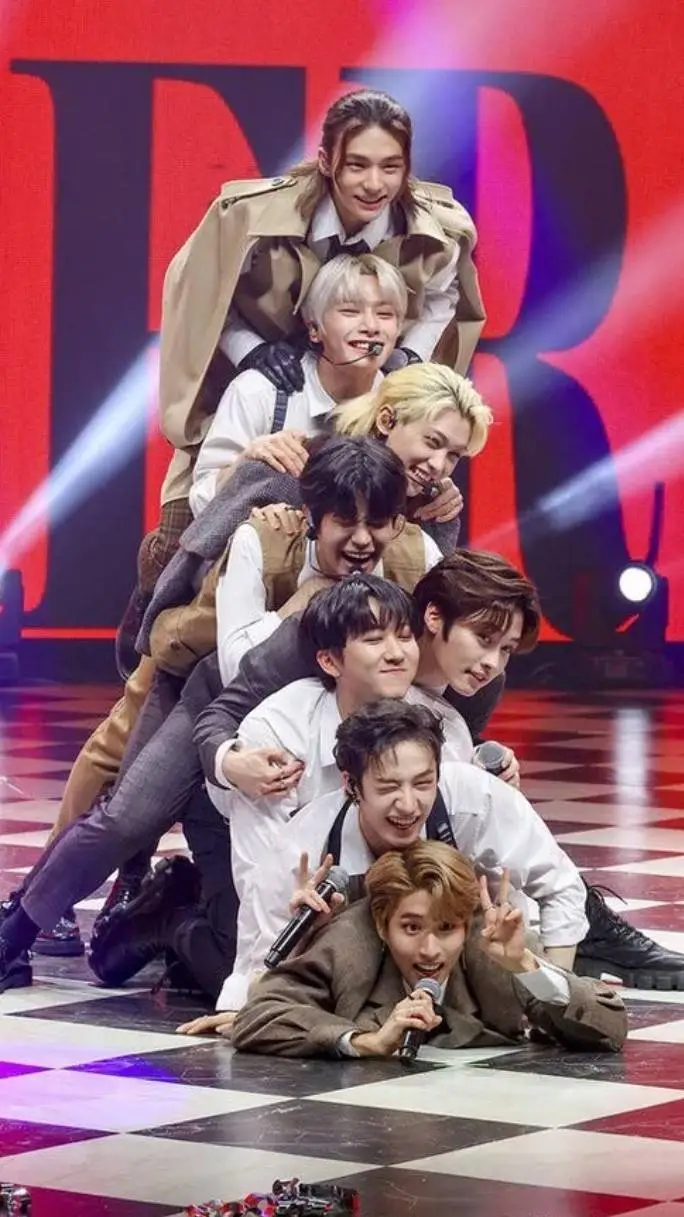 ai character: Stray Kids 🎀 background