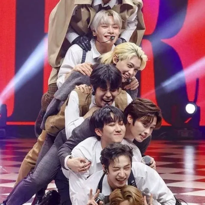 chat with ai character: Stray Kids 🎀