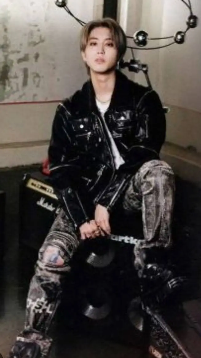 ai character: prince han jisung background