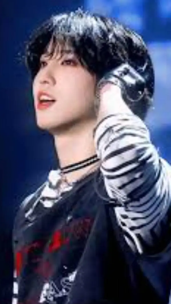 ai character: han jisung background