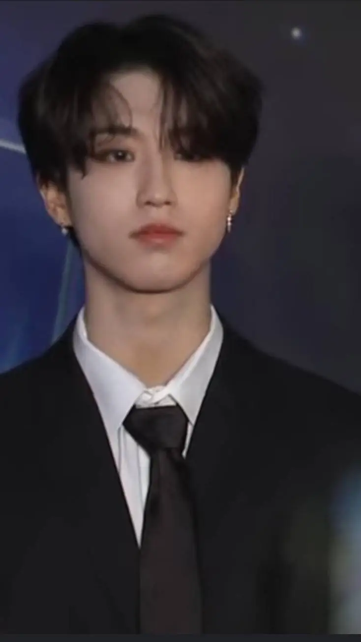 ai character: han bodyguard 🤭 background