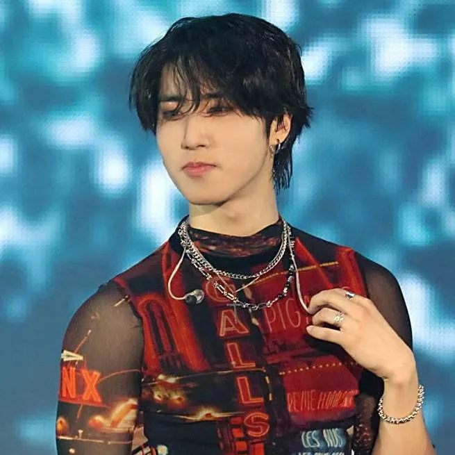 chat with ai character: han jisung💍🌹