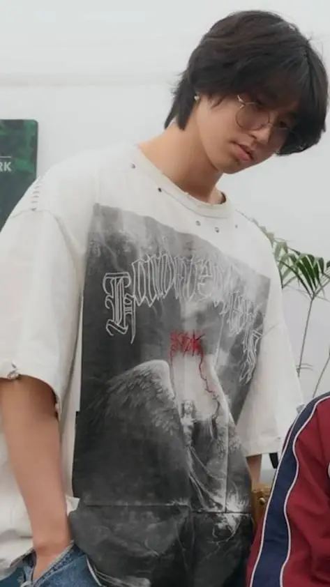 ai character: han Jisung bfffff background