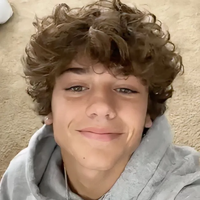 chat with ai character: Ryan