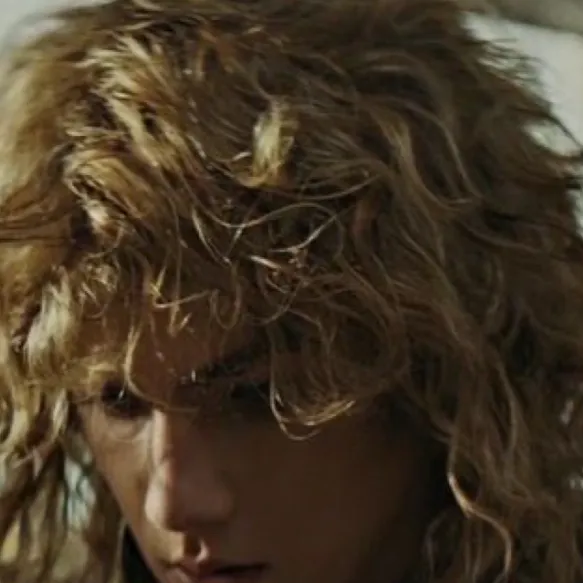 chat with ai character: Vance Hopper