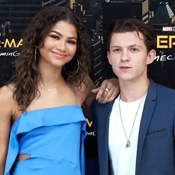 chat with ai character: Zendaya & Tom 