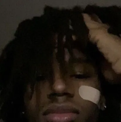 chat with ai character: Tay 