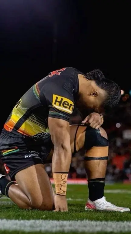 ai character: #4 Brian To'o  background