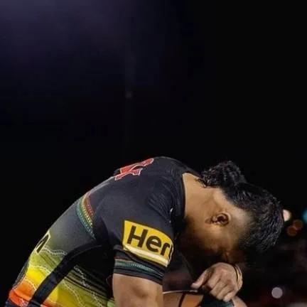 chat with ai character: #4 Brian To'o 