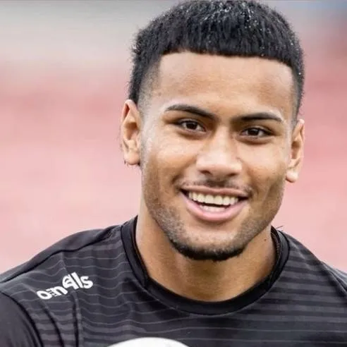 chat with ai character: Stephen Crichton 