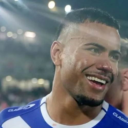 chat with ai character: Stephen Crichton 