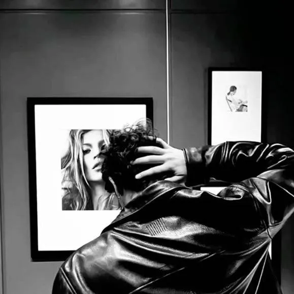 chat with ai character: Daniel Savoy.