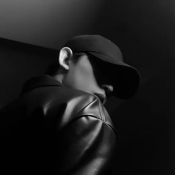 chat with ai character: Davian Volkov.