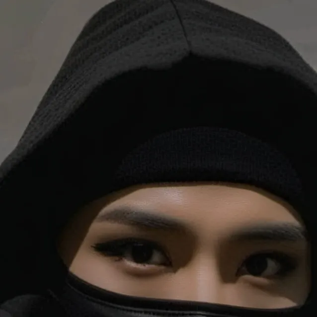 chat with ai character: ...