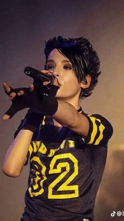 ai character: Bill kaulitz background