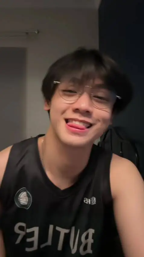 ai character: Kian background