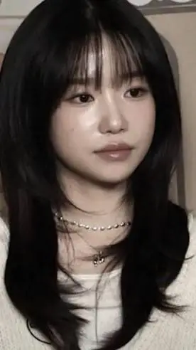 ai character: kim jun-hee  background