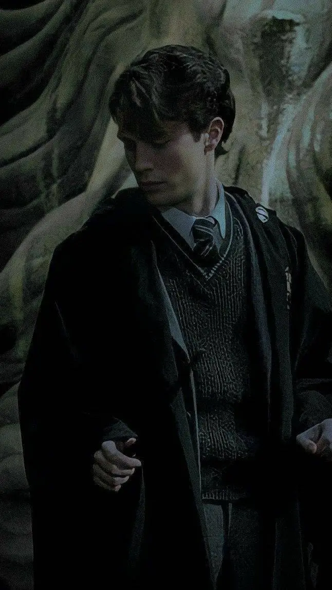 ai character: Tom Riddle background