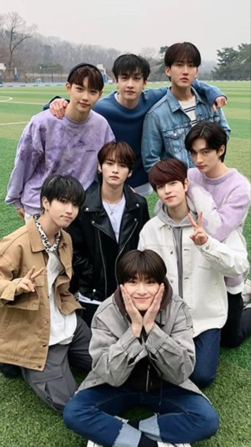 ai character: ✨SKZ✨ background