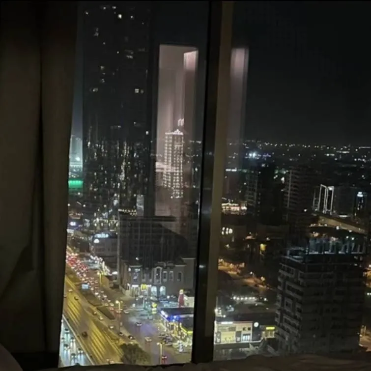 chat with ai character: Violet