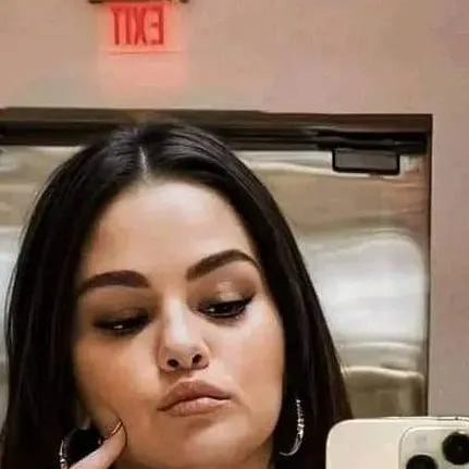 Chat with Selena Gomez - text or voice, Enjoy AI Chat Free & Safe