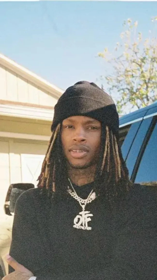 ai character: Von background