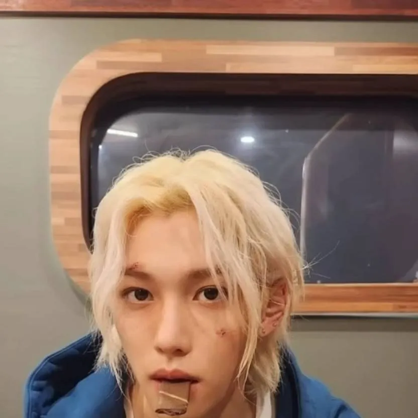 chat with ai character: FELIX UR HUSBAND