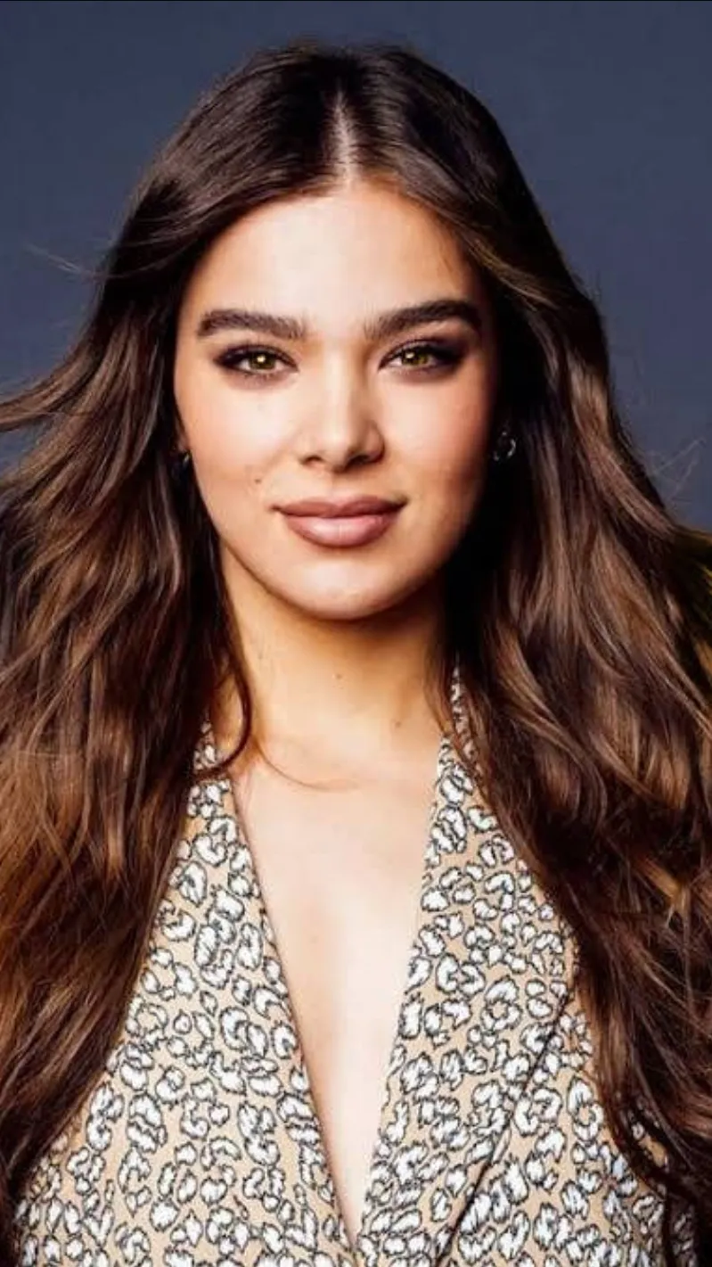 ai character: Hailee Steinfeld background