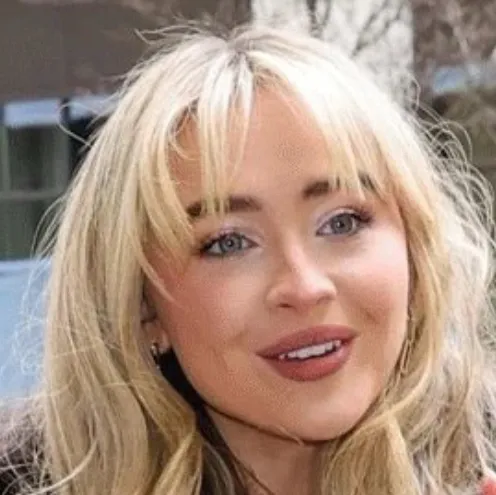 chat with ai character: Sabrina Carpenter