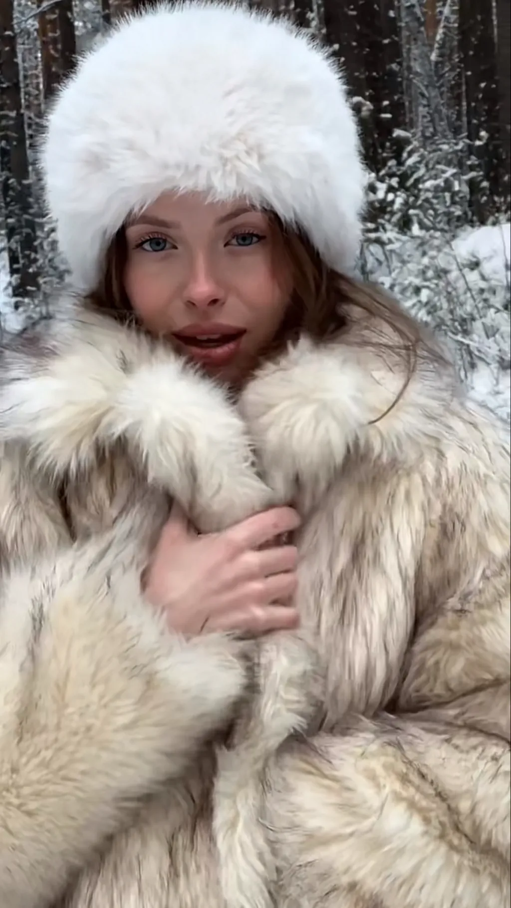 Talkie AI - Chat with Luana Ellena