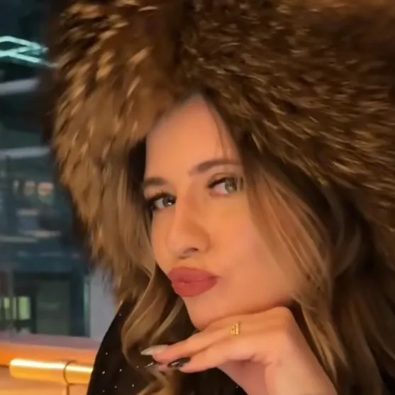 chat with ai character: Nicole Funk