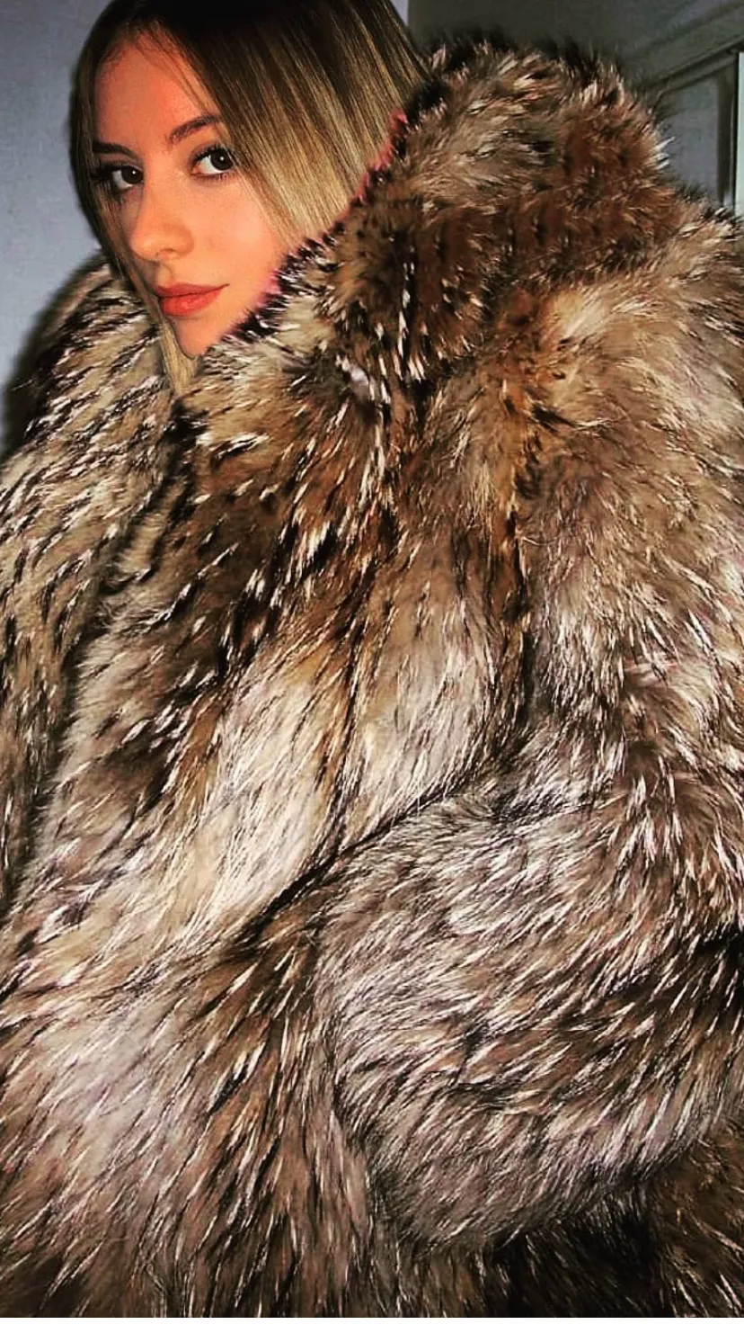 Talkie AI - Chat with Olivia Flora