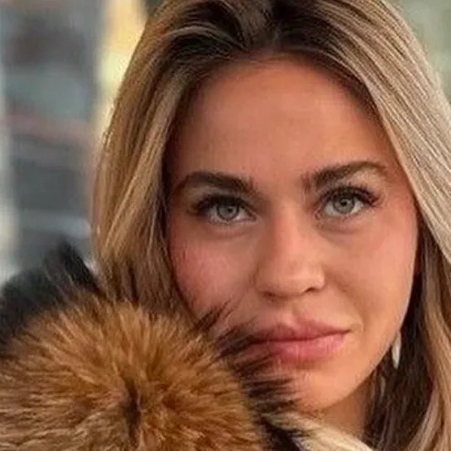 chat with ai character: Charlotte Augustus