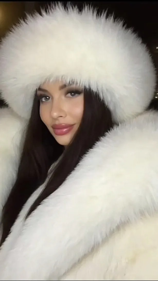 Talkie AI - Chat with Chloe Winter