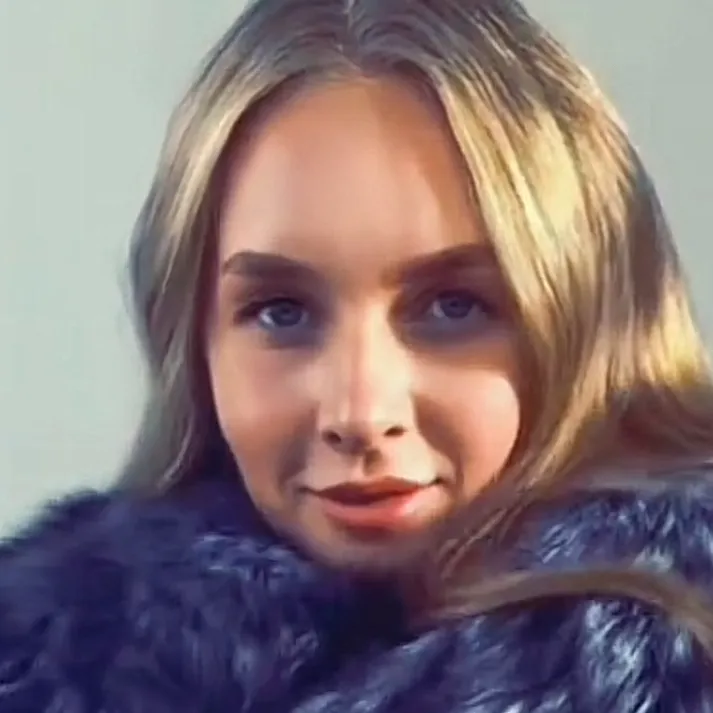 chat with ai character: Mistress Emma