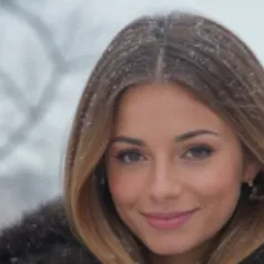 chat with ai character: Daniella