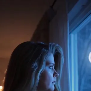 chat with ai character: Petra Thorne