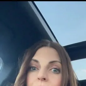 chat with ai character: Leslie