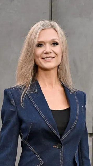 Talkie AI - Chat with Donna Voorhees