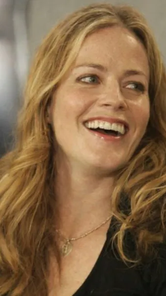 Talkie AI - Chat with Elisabeth Shue