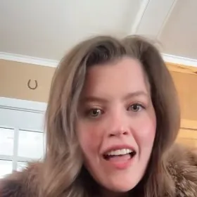 chat with ai character: Sarah McPeterson