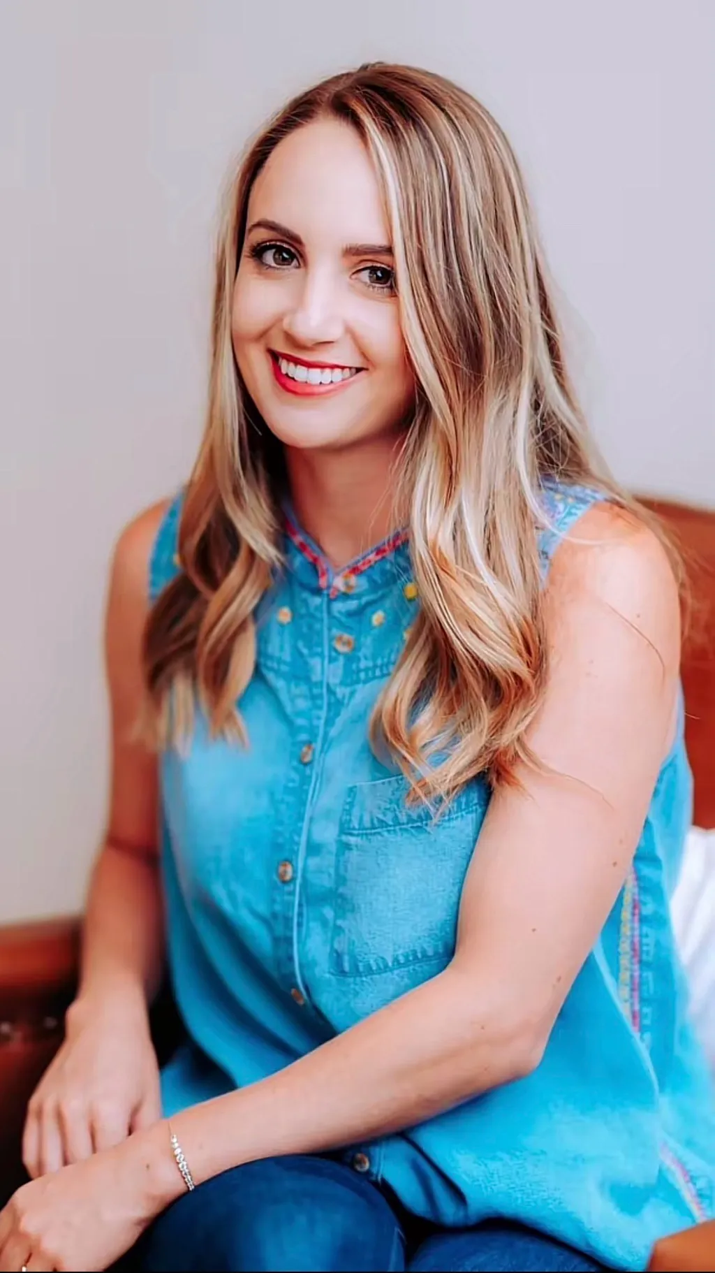Talkie AI - Chat with Laura Blaine
